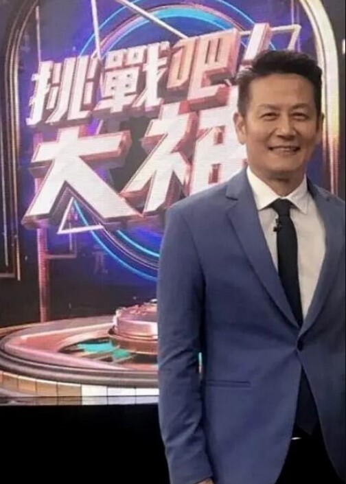 偷拍-大屌魔人高价约操白丝苗窕大奶JK装骚货 - 神秘电影
